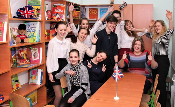 Спектакли на английском и служба понимания. Чем удивляет школа №8 в Лисичанске