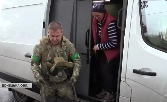 Подохну тут — люди відмовляються їхати з пекла. Евакуація — репортаж із Костянтинівки