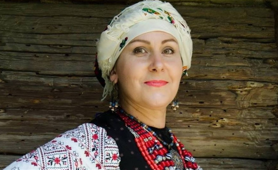 Переселенка Тетяна Войтюк мріє відновити на Донеччині  українські традиції у виготовленні прикрас