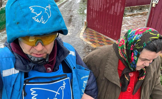 Охочих виїхати стає більше. Волонтери під захистом РЕБів і прицілом FPV евакуюють людей з Донеччини