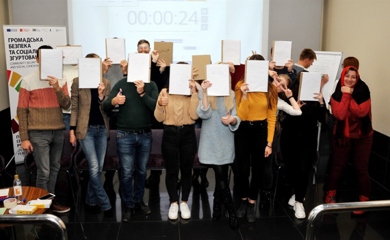 На Донбассе готовят к дебатам два правительства и две оппозиции. Что вообще происходит?