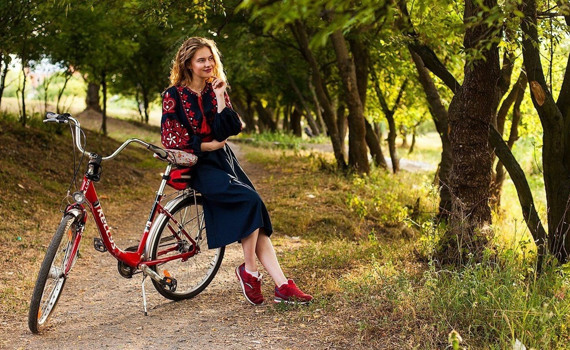 Вчусь у ДонНУ та у виші в Вільнюсі, стажувалась у посольстві в Естонії. Досвід Анастасії Коберської