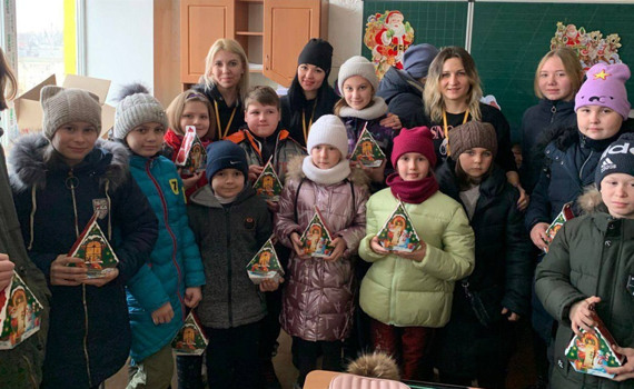 В Лимані дівчинка попросила нас привезти не цукерки, а генератор. Щоб мама більше не прала руками
