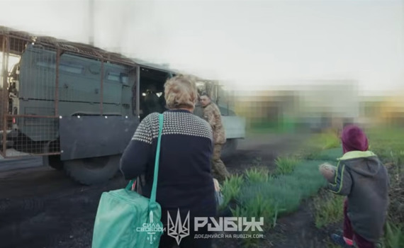 З Добропілля вдруге врятували двох дітей. Їхніх батьків просто посеред вулиці вбив російський дрон