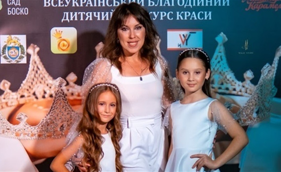 Олена Лепська з Торецька відновила модельну школу у Дніпрі. Там вчаться діти-переселенці й дорослі