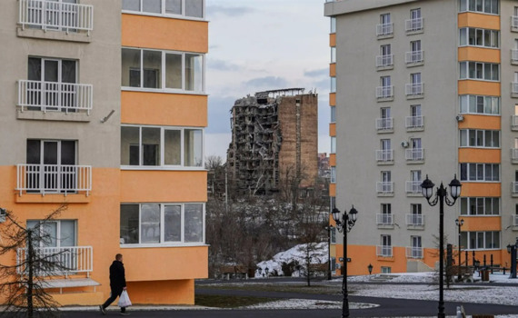 «Нас виживають і замінюють». Як Росія відбирає житло у маріупольців і кого може виселити