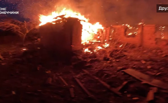 Рятувальники витягли з-під палаючих завалів у Дружківці собаку. Деталі