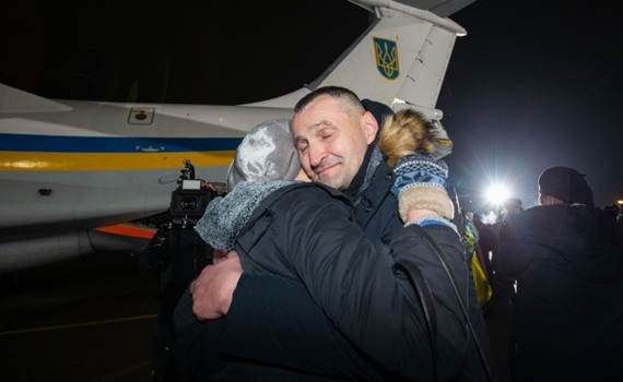 Когда экс-пленным боевиков выплатят обещанные правительством 100 тысяч? Объяснение чиновников