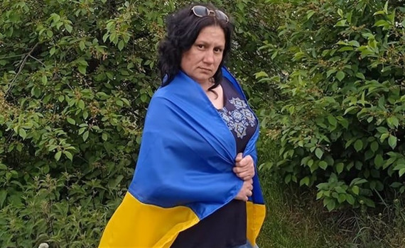 Ми дивом вижили під авіабомбами, а чоловік власноруч поховав матір. Історія журналістки з Маріуполя
