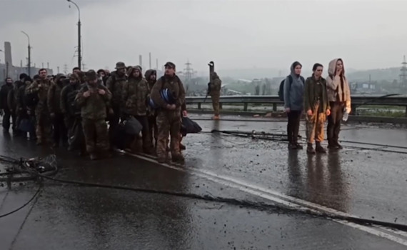 Чотири роки тому українські військові вийшли з “Азовсталі”. Тоді закінчилась оборона Маріуполя