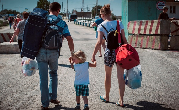 Виїхати з окупації на сході можливо. Як евакуюватися допомагають волонтери “Плурітона”