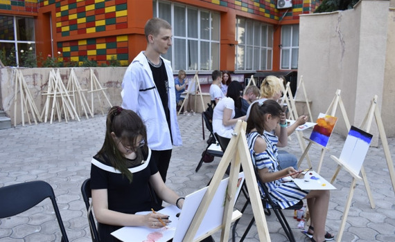 «Мне не нравится реализм, для этого есть фотоаппарат»: как студент из Покровска двигает авангард