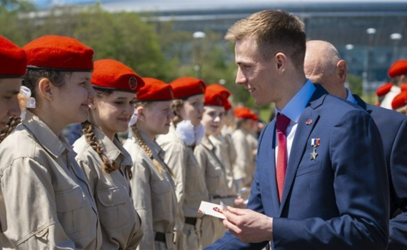 Уроки пропаганди і гранти від Путіна. Як Росія робить з українських підлітків агентів інформвійни