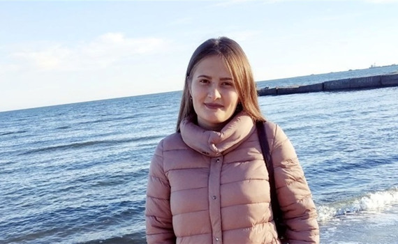 Поруч зі мною був янгол-охоронець. Тома Корягіна бачила, як на драмтеатр Маріуполя скинули авіабомбу