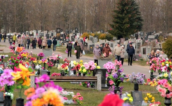 Карантин на Донбассе: за посещение кладбища в поминальные дни оштрафуют