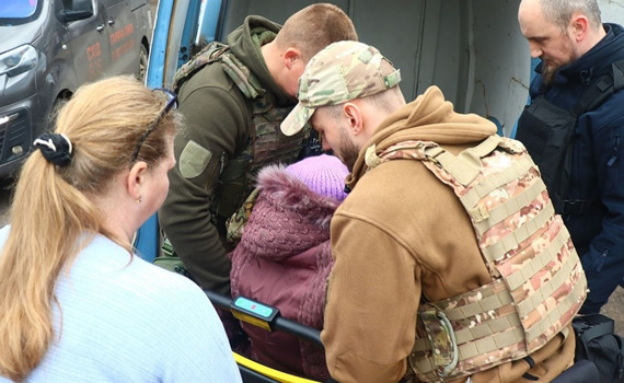 «Вірили, що стане краще». З Дружківки поліцейські евакуювали ще шістьох людей