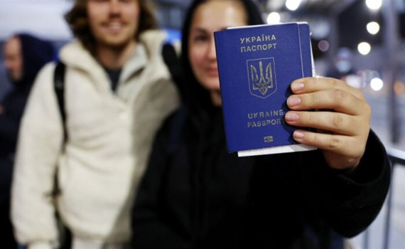 Поїздка на Новий рік в Україну. Як українцям не втратити тимчасовий захист у ЄС