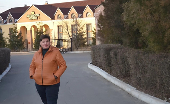 Дивилась, як горять наші будинки — за мить згоріло все життя. Історія Віри Есауленко з Бахмута