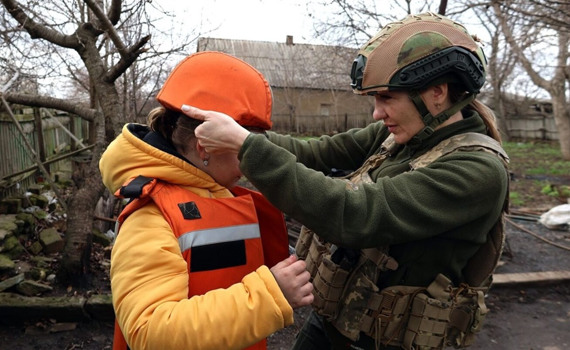 Примусова евакуація дітей без згоди батьків. Куди відправлятимуть дітей з Донеччини