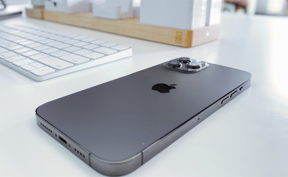 iPhone 12 Pro Max: стоит ли переплачивать?
