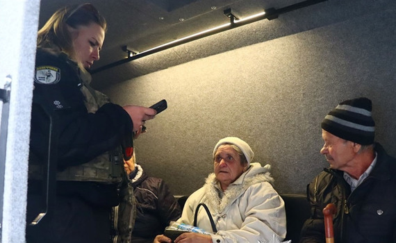 Подружжя йшло 16 кілометрів з Торського, щоб вижити. Історії врятованих "Білими янголами"