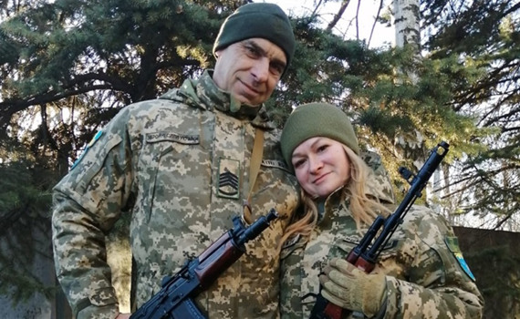 Підприємці, а нині — військовослужбовці. Подружжя з Покровська збирає на автівку для своєї бригади
