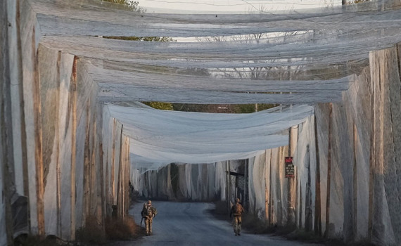 Французькі рибалки надсилають в Україну стіки для антидронових тунелів. Що відомо