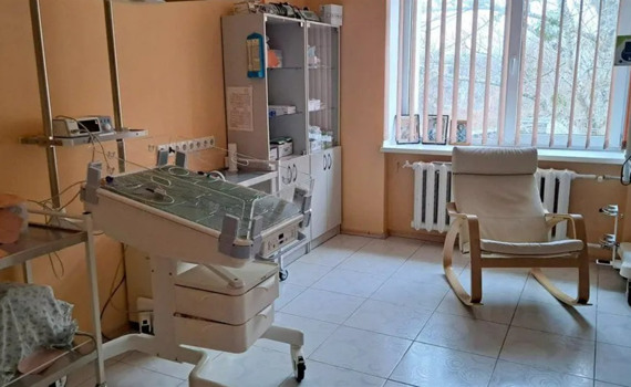 Єдиний пологовий на Донеччині у Слов'янську продовжує працювати після обстрілу. Але є нюанс — деталі