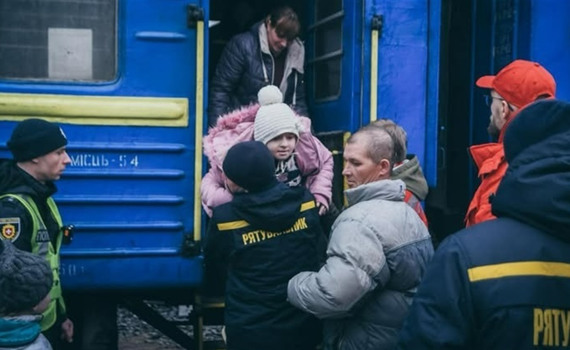 На вільній Донеччині залишається майже 200 тисяч людей. Тут більше немає безпечних місць