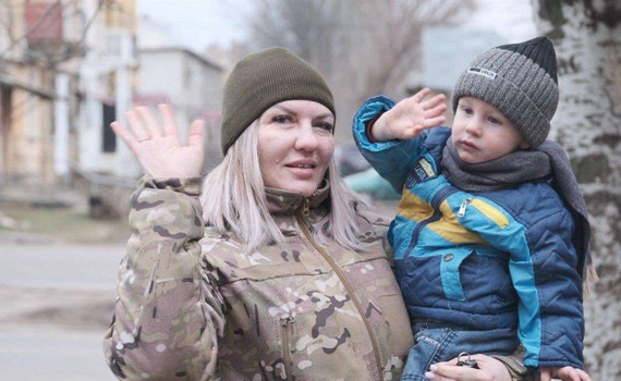 Для мене головне — рятувати дітей від війни. Історія поліцейської з Бахмута Олени Шлепкової