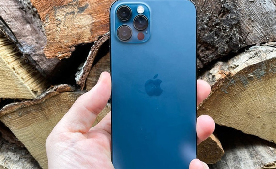 Огляд базової моделі iPhone 12