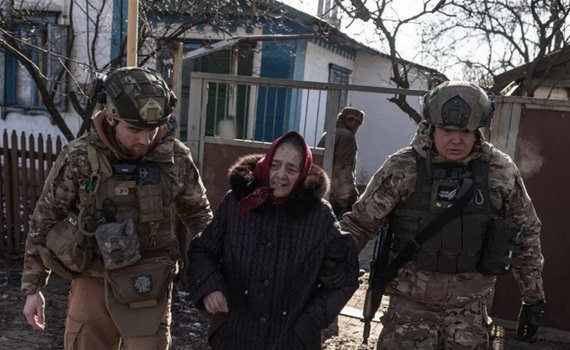 Евакуація під обстрілами. Як рятують людей із Покровська та Мирнограда