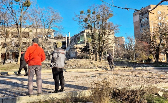 Росіяни обстріляли Слов'янськ. Поранені семеро людей, зруйновані школи — фото