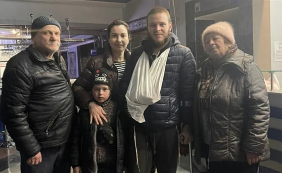 Я отримав уламок снаряду прямо в хребет. І виїхав з Маріуполя до Ізраїля через Донецьк