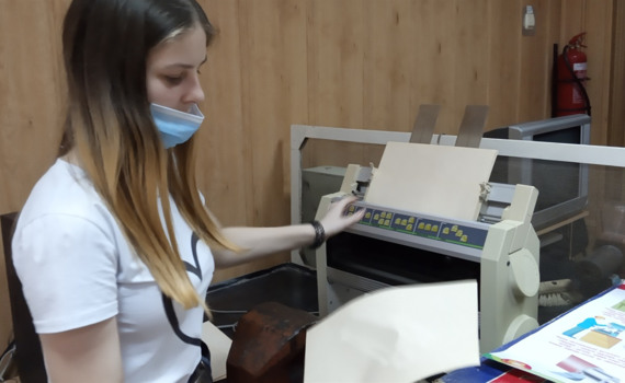 Так книги шрифтом Брайля друкують учні школи-інтернату в Слов'янську. Показуємо, як це відбувається