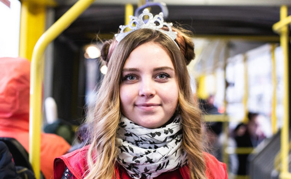 Самым позитивным киевским кондуктором признали 18-летнюю Валерию Пикулину из Бахмута 