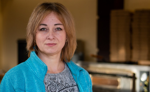 Цю піцерію в Києві відкрила переселенка Ольга Залуговська. Вона ризикнула — і опанувала нову справу