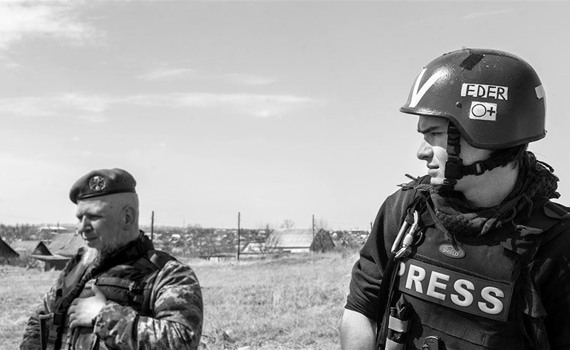 Журналист из Австралии ищет героев тысяч старых фото из Донбасса. Может, вы их знаете?