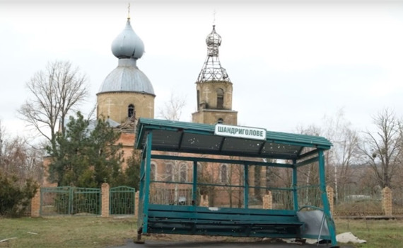 Окупанти розстріляли сім’ю у Шандриголовому і взяли дівчинку у заручники. Що відомо