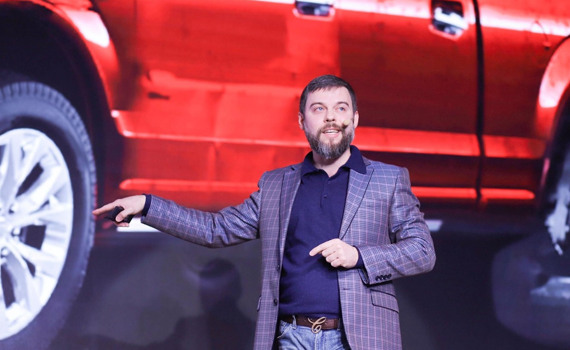 Уроженец Горловки создал мужскую клинику за $5 млн. Она выглядит как смесь барбершопа и шатла 