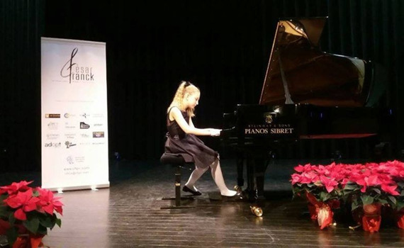 Юна піаністка з Костянтинівки Діана Стогнушенко стала призером міжнародного конкурсу