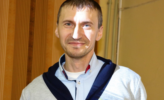 Вчитель з Миколаївки створив відео-студію, а його учні кодять сайт з готовими домашніми завданнями 