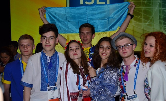 Я - волонтер в онкодиспансере Мариуполя и придумала, как на ранней стадии диагностировать меланому 