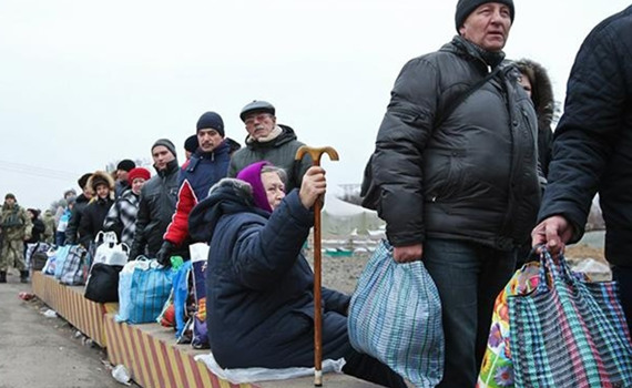 Чем дольше длится война на Донбассе,  тем меньше переселенцев хотят возвращаться домой - данные МОМ