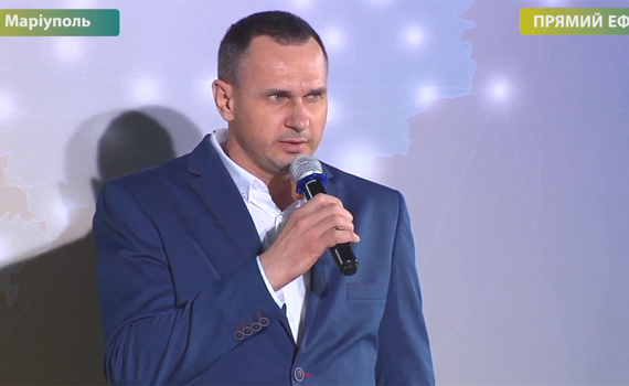 "Революция достоинства превратилась в контрреволюцию ненависти". Важное из речи Сенцова в Мариуполе