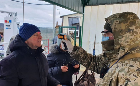 Новые ограничения на КПВВ из-за коронавируса. Почему могут не выпустить с оккупированных территорий