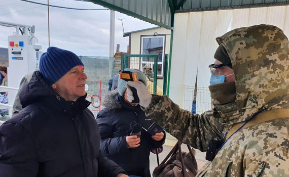 Заборона в’їзду з окупованих територій України на підконтрольні: чому правозахисники проти цього 