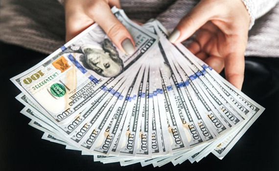"Шерше ля фам". Фаворитка и.о. Главы таможни Муратова продает должности на таможне. (Документ)