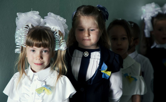 Це «першачки» в Авдіївці та Опитному. Ось як до школи пішли діти, які народилися з початком війни