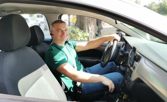 Ексмер Дебальцевого працює таксистом у Києві. Дивіться, що він каже за кермом про війну і не тільки